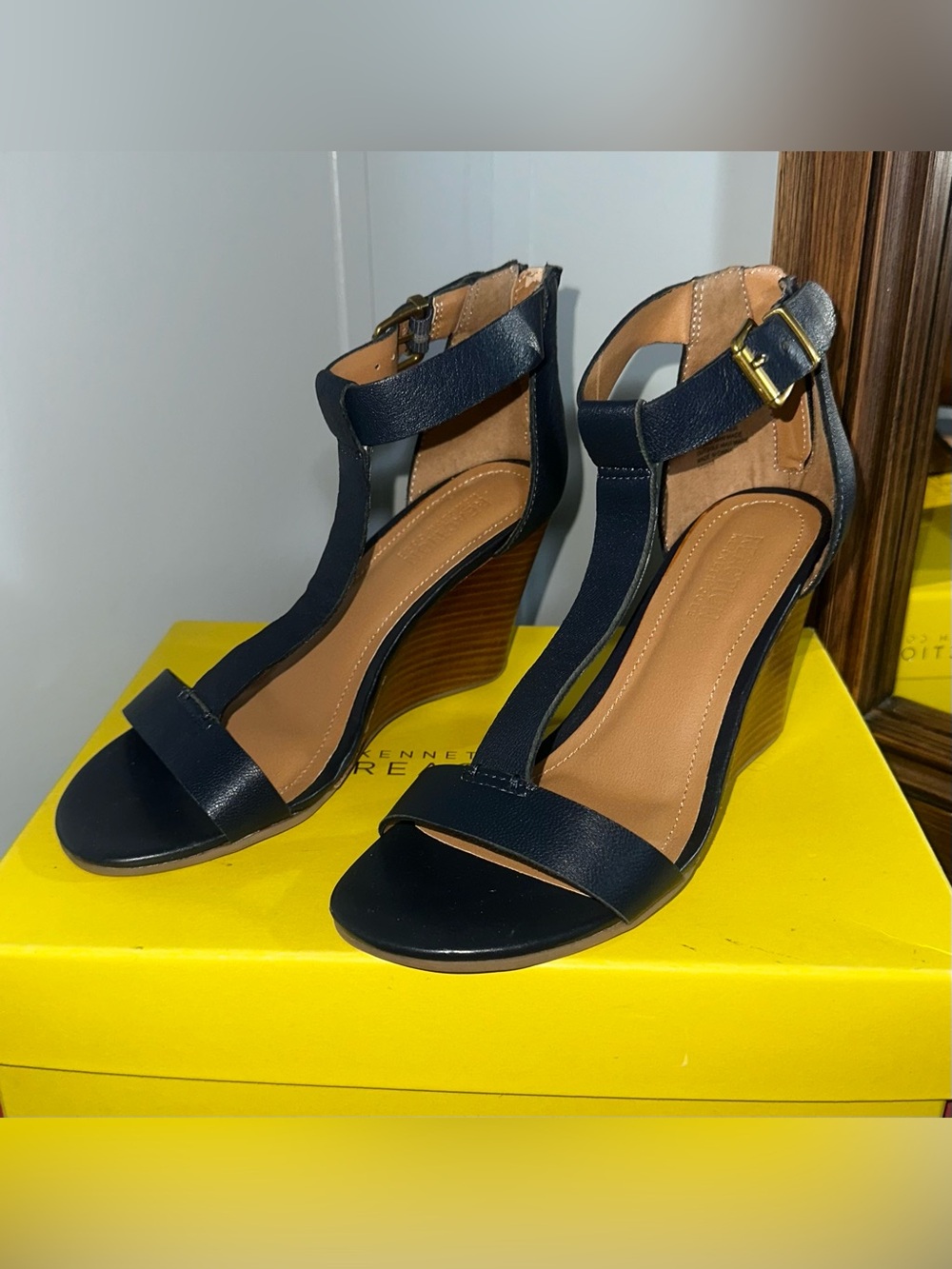 Womens Reaction Kenneth Cole Navy Leather T-Strap Wedge Sandals Ankle Strap 7.5M